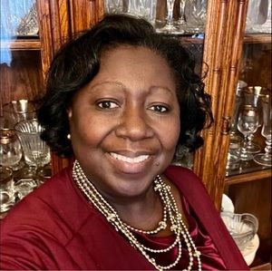 Meet your Posher, Lucinda